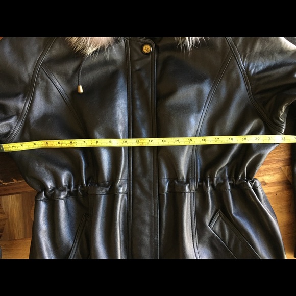 Leather winter coat with hood trimmed with real fur - Picture 8 of 11